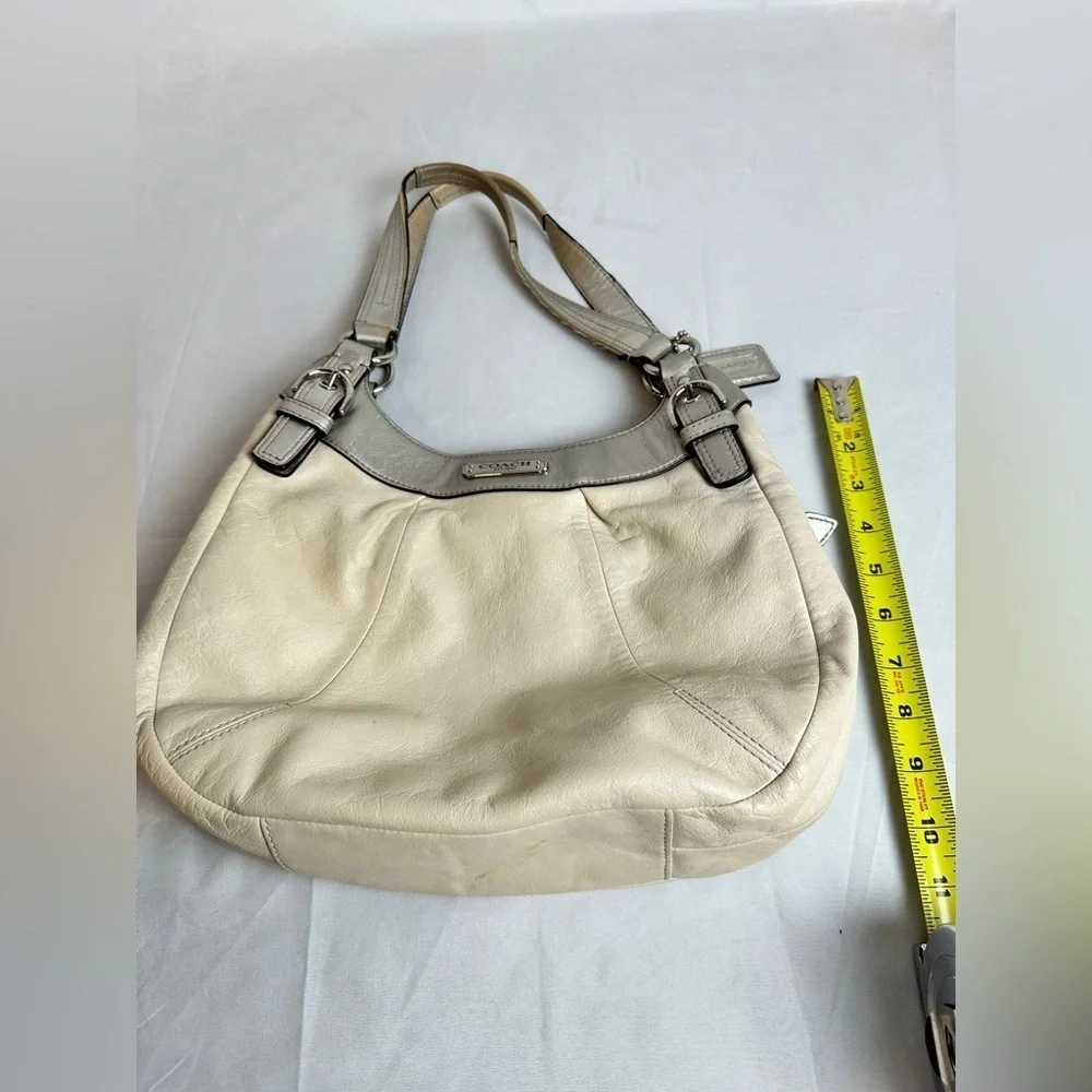 Coach Rare EUC white Lynn Hobo 3 compartment bag